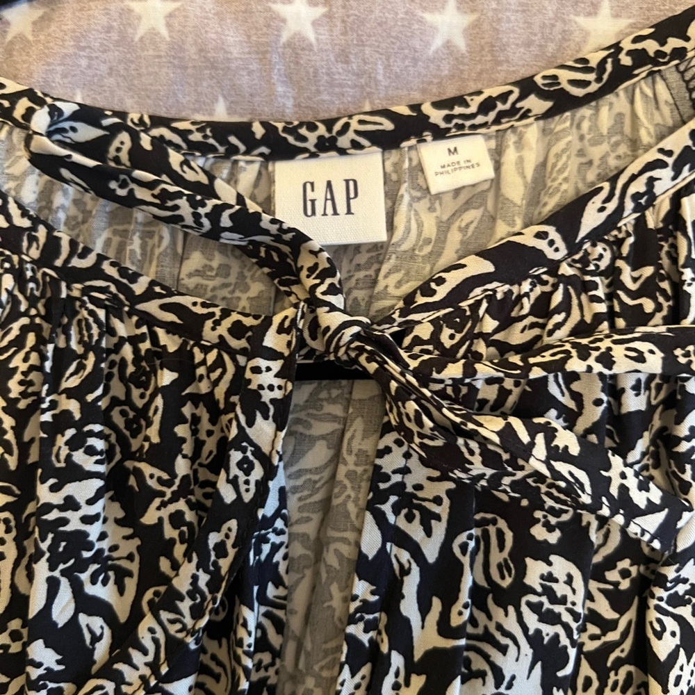 GAP Smocked Splitneck Mini Dress NWOT size M black and white - Picture 4 of 6